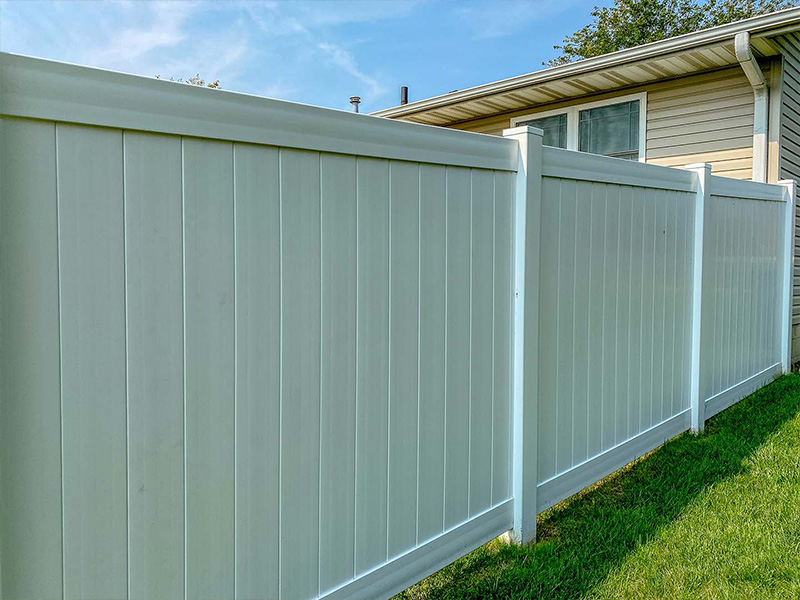 Residential Vinyl Fence - Cedar Valley