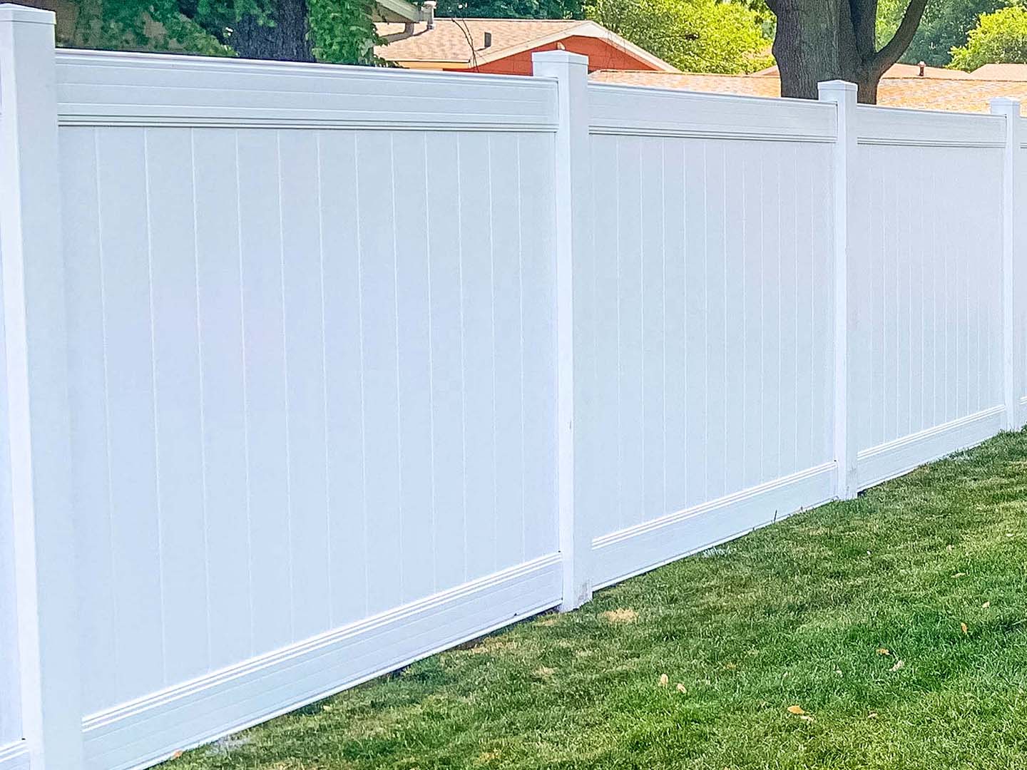Residential full privacy white vinyl fence in Waterloo Iowa